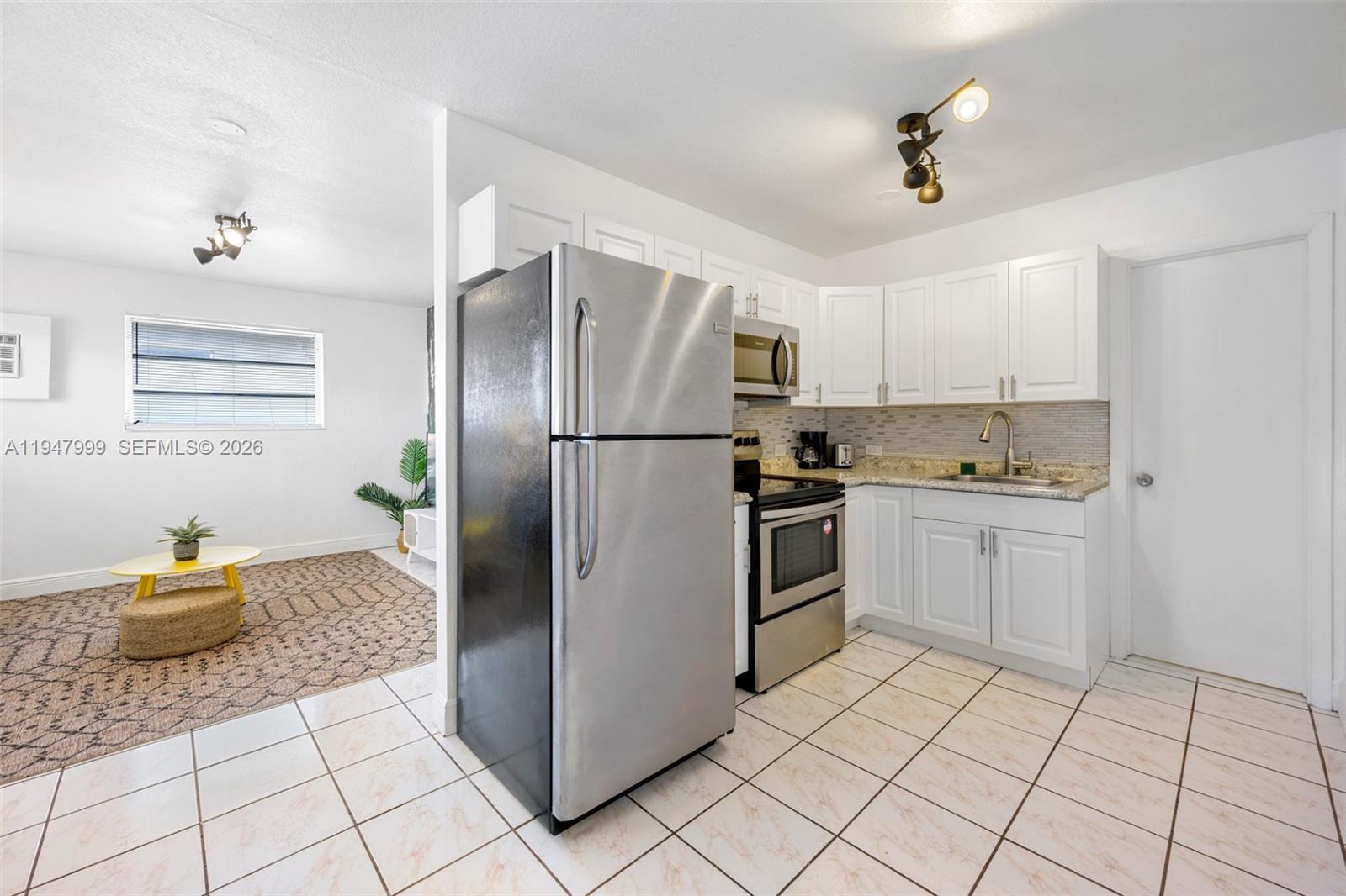 1-9  /   кв.футов $ 2026-01-18 0 Фото