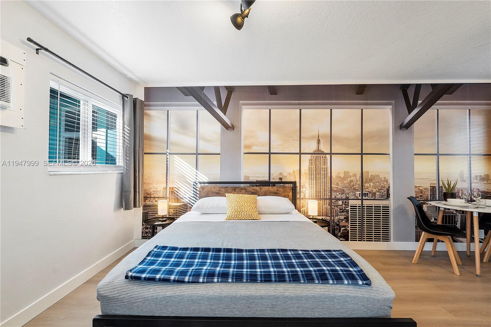 1-9  /   кв.футов $ 2026-01-18 0 Фото