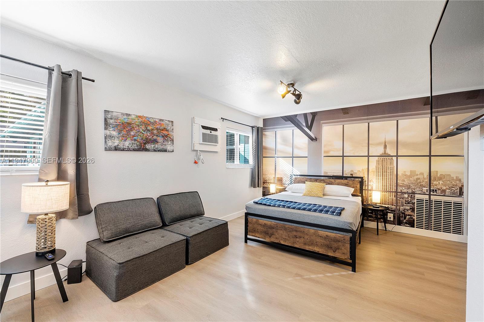 1-9  /   кв.футов $ 2026-01-18 0 Фото