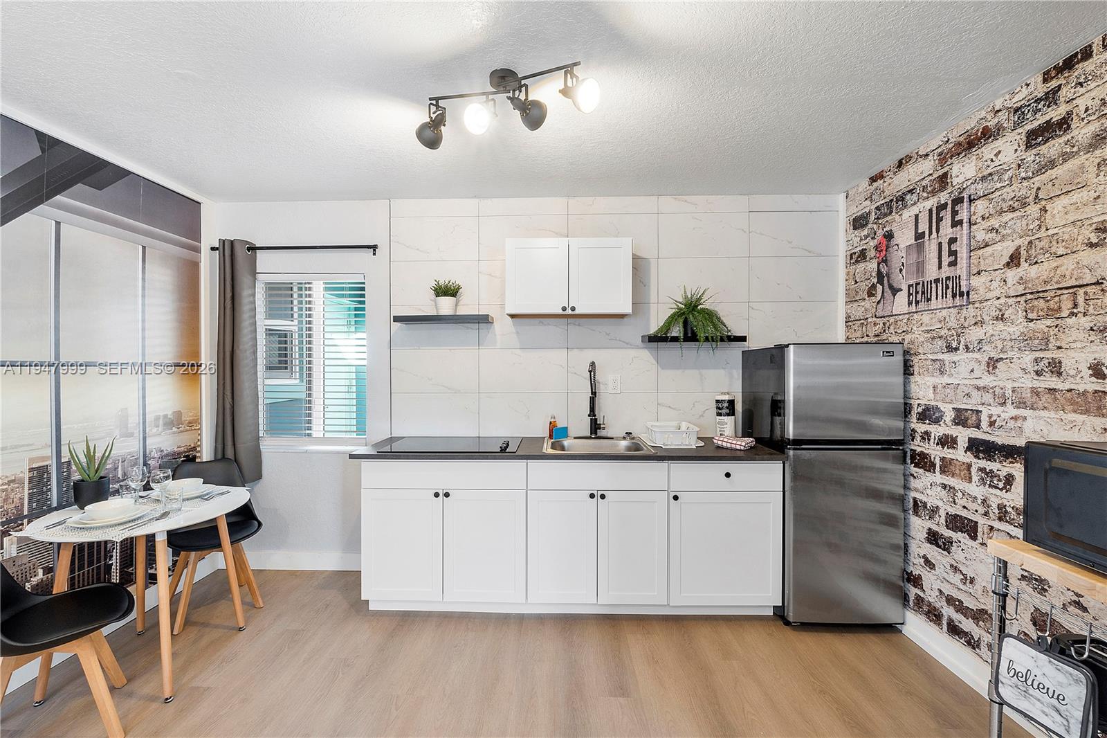 1-9  /   кв.футов $ 2026-01-18 0 Фото