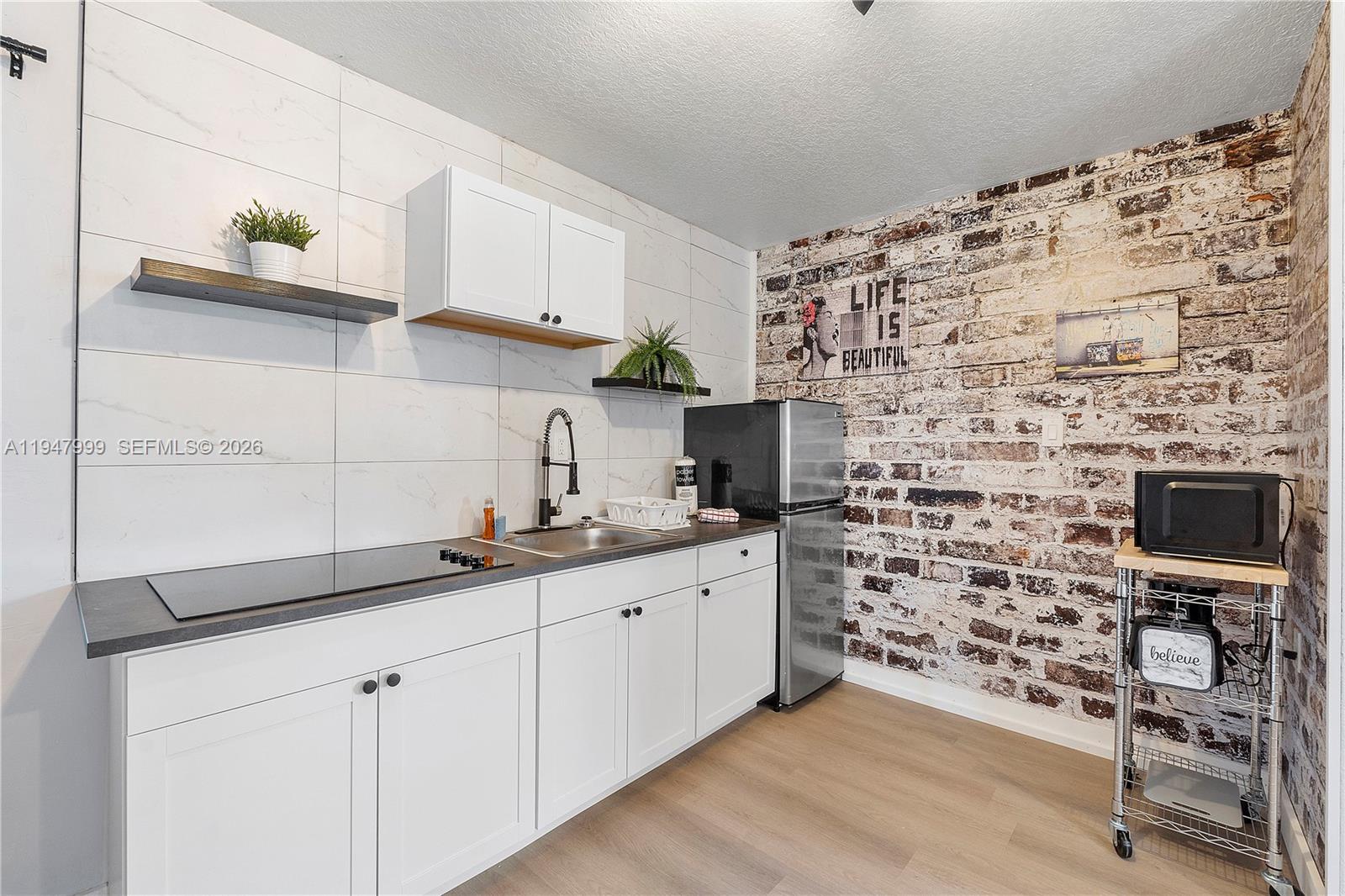 1-9  /   кв.футов $ 2026-01-18 0 Фото