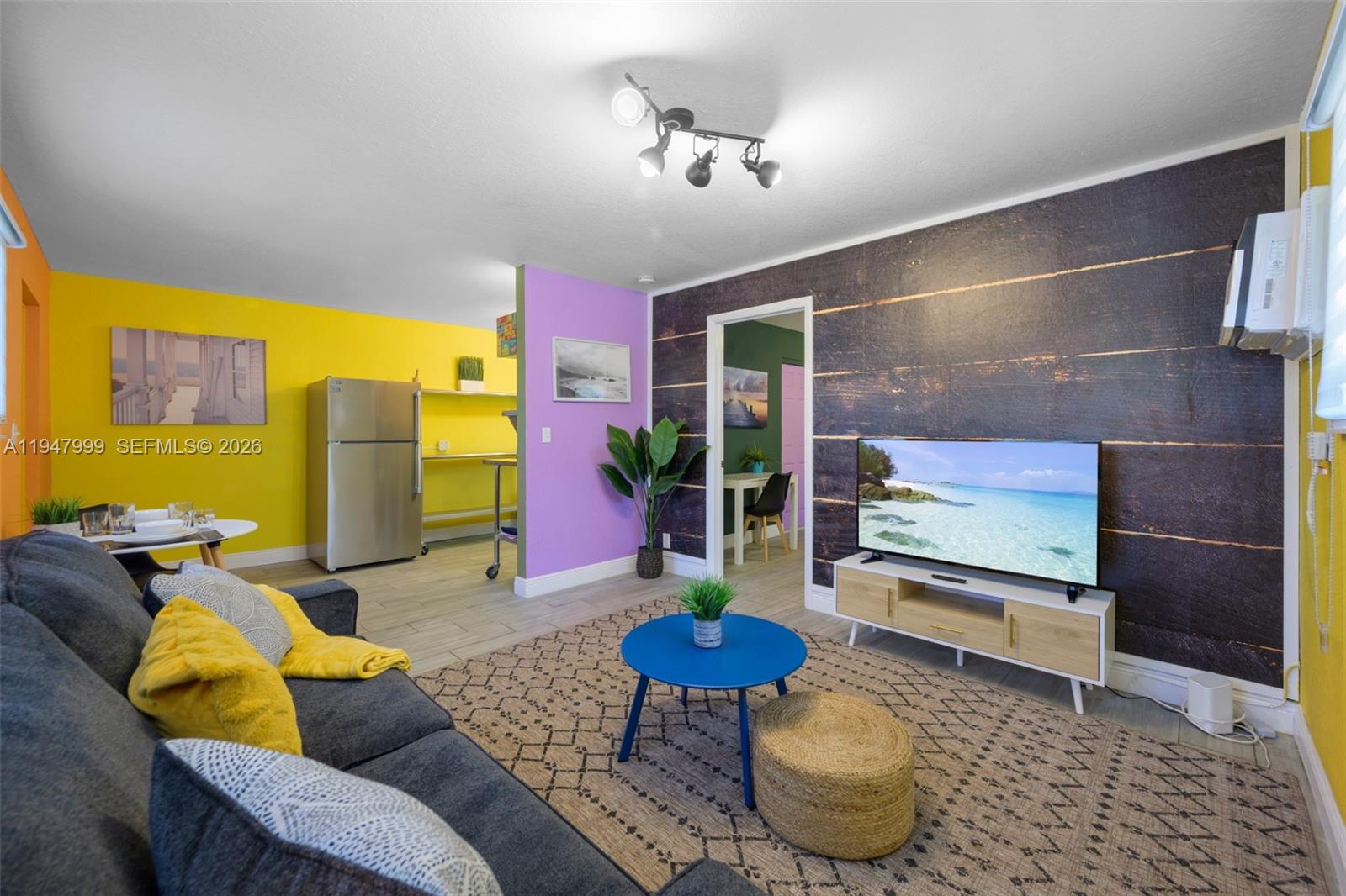 1-9  /   кв.футов $ 2026-01-18 0 Фото