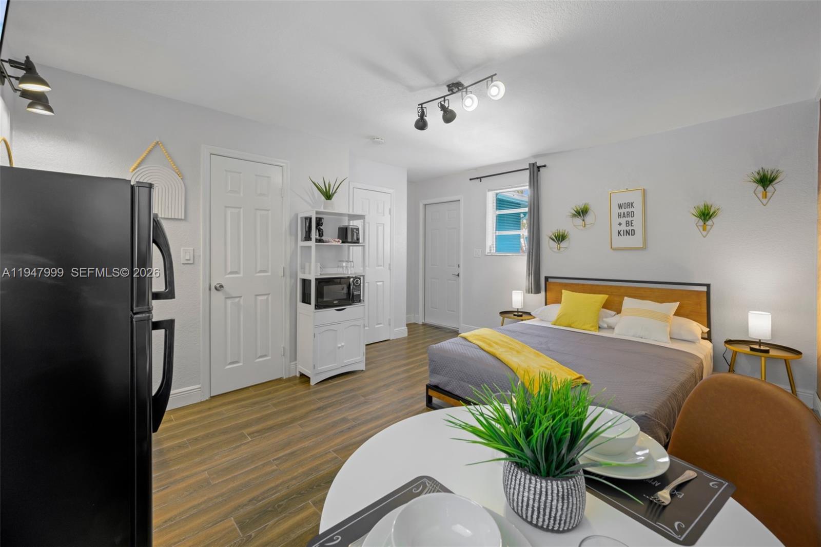 1-9  /   кв.футов $ 2026-01-18 0 Фото