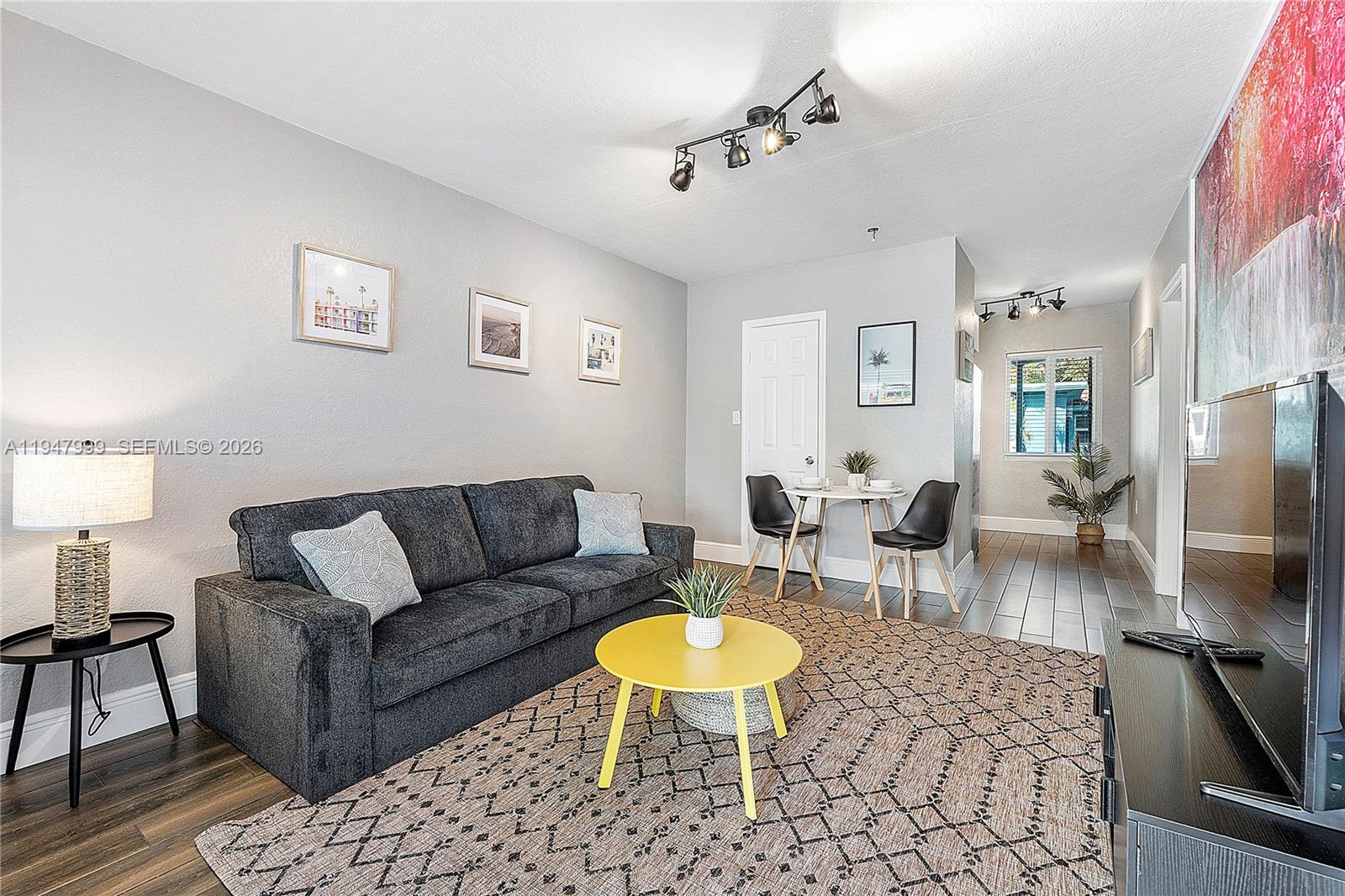 1-9  /   кв.футов $ 2026-01-18 0 Фото