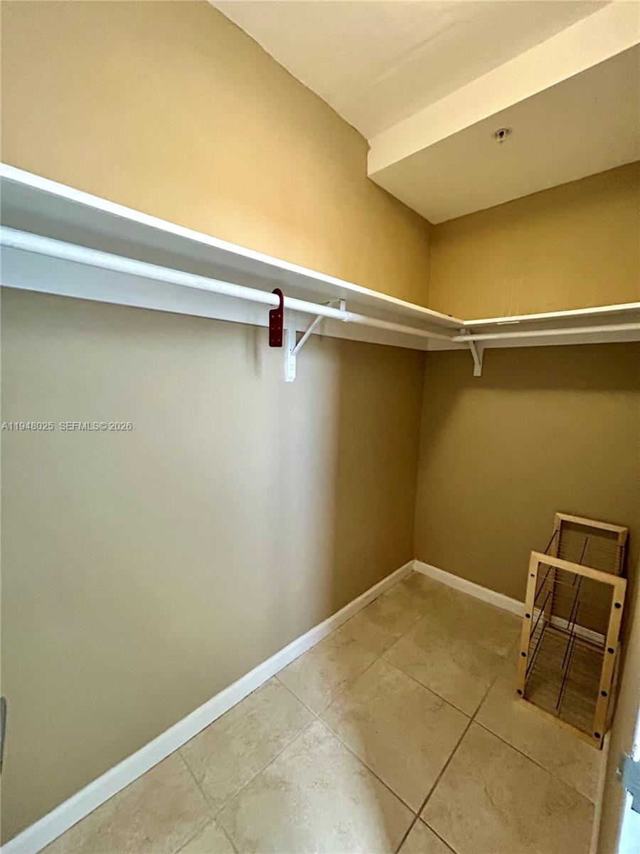 Photo of 3000 Ocean Dr  #904, Hollywood, Florida, 33019 - Master Closet