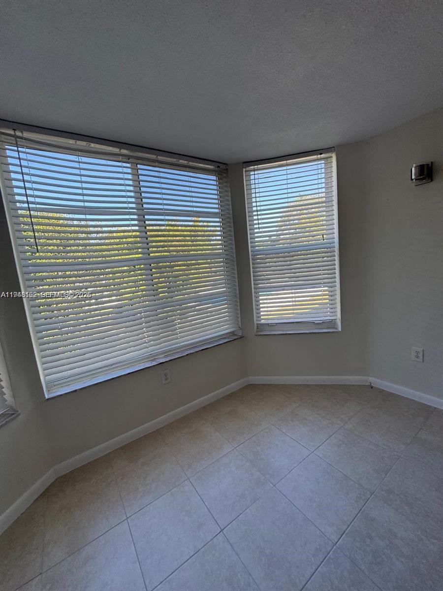 G313 1 / 2 898 sq. ft. $ 2026-01-19 0 foto