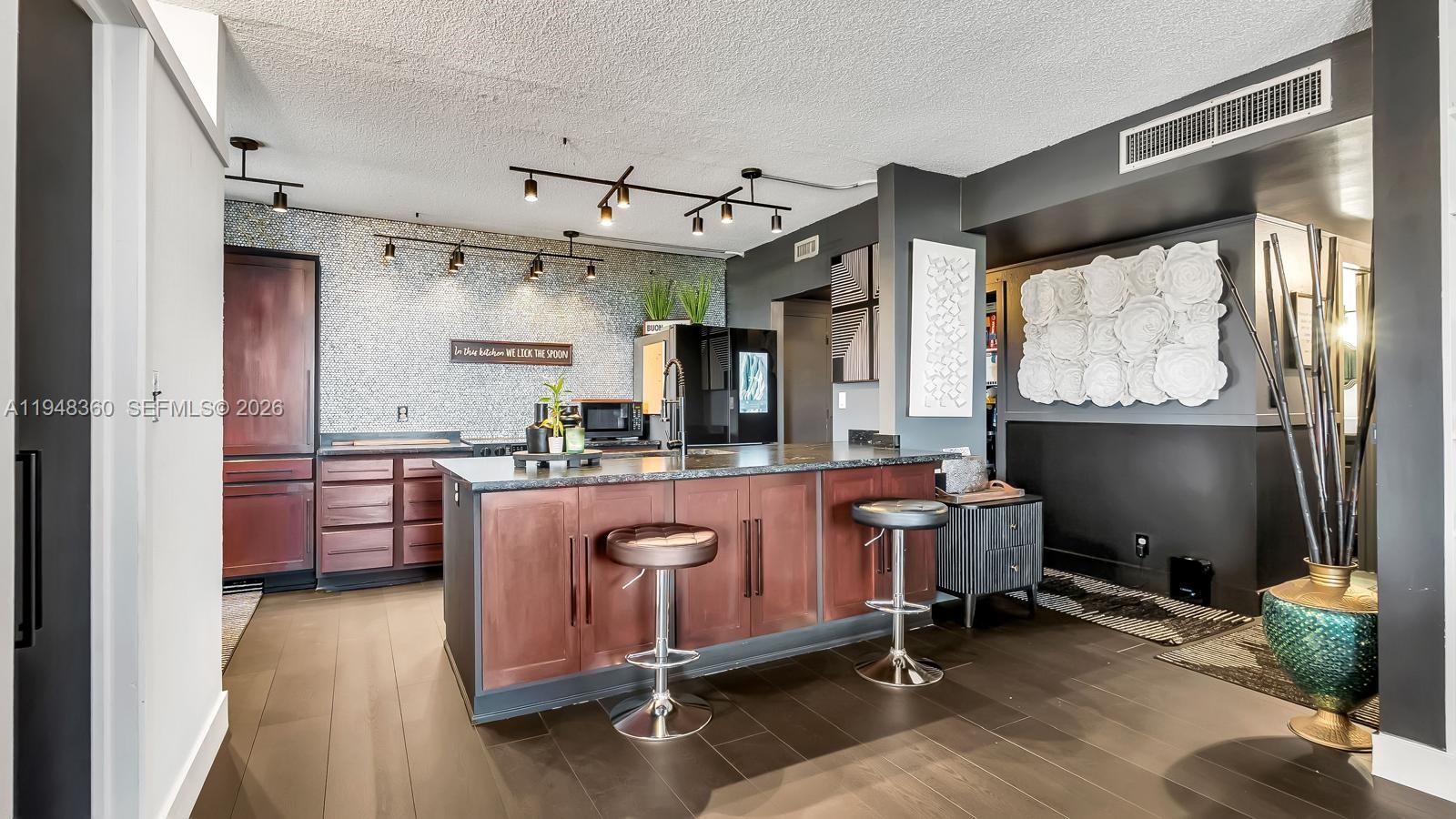 See details 401 2 / 2 1344 sq. ft. $ 2026-01-19 0 Photo