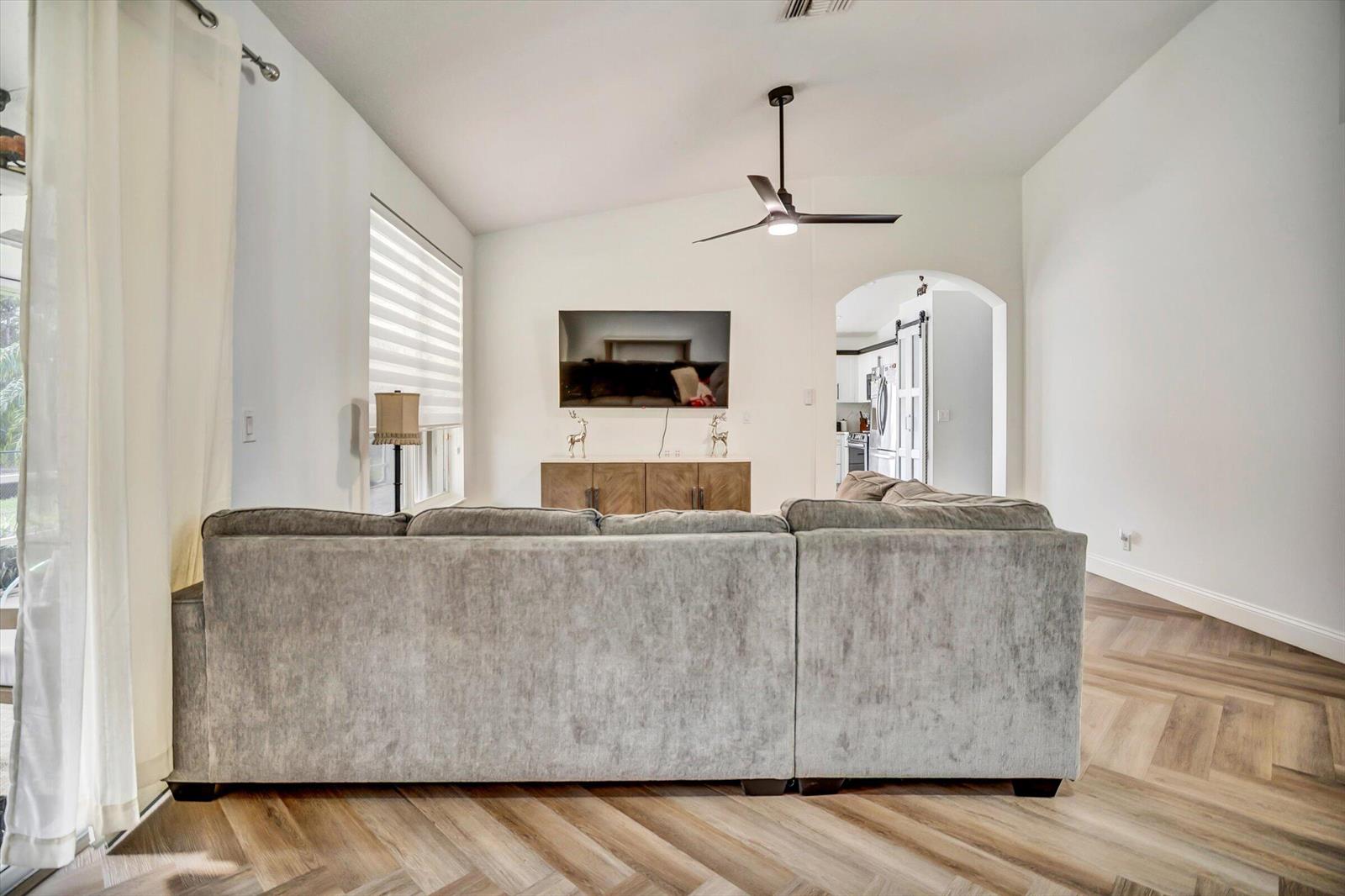 See details 112 4 / 2 2023 sq. ft. $ 2026-06-08 0 Photo