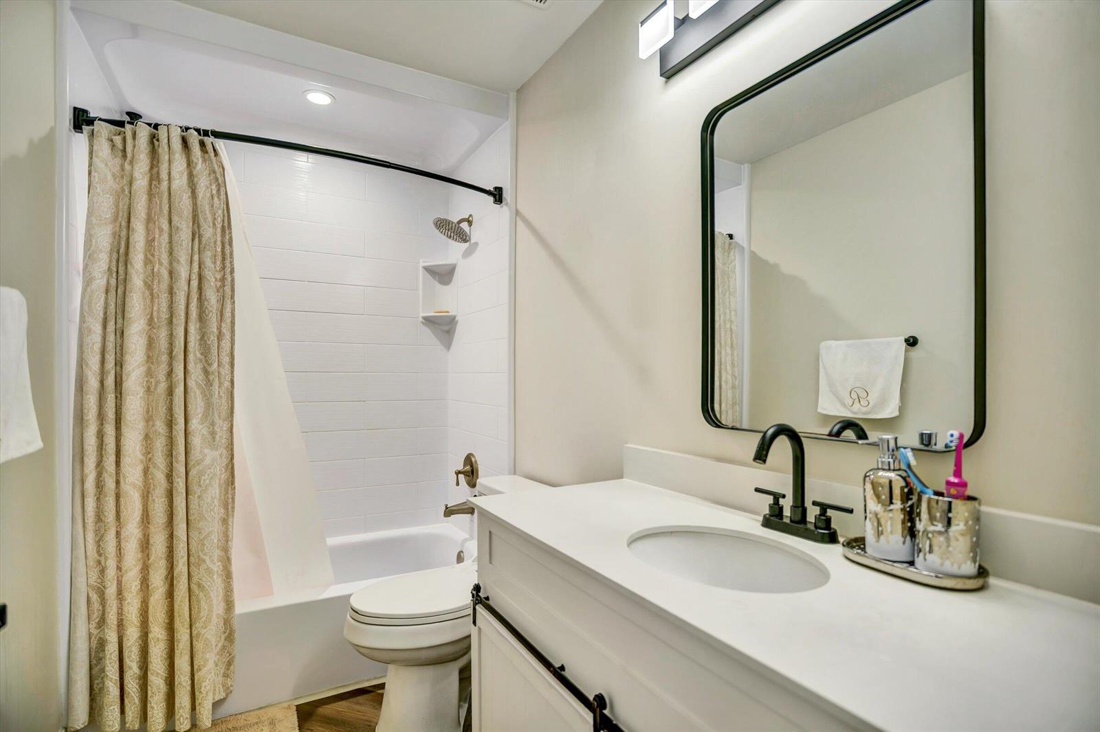 See details 112 4 / 2 2023 sq. ft. $ 2026-06-08 0 Photo