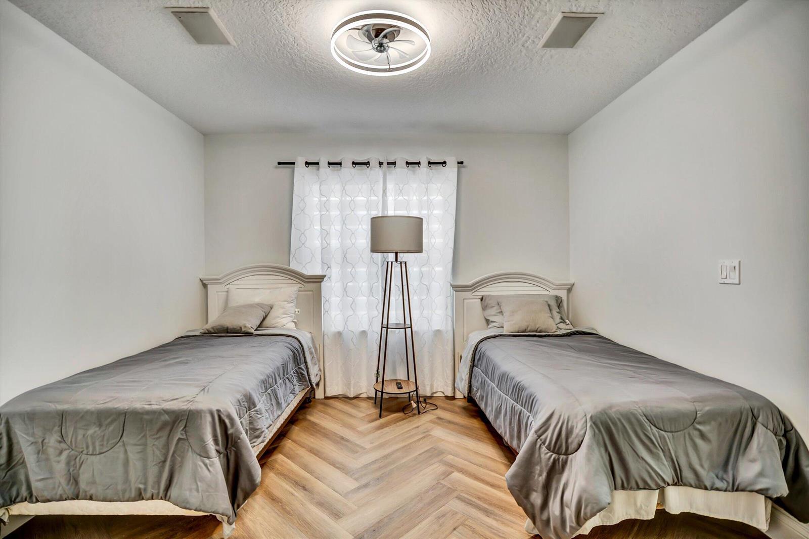 See details 112 4 / 2 2023 sq. ft. $ 2026-06-08 0 Photo