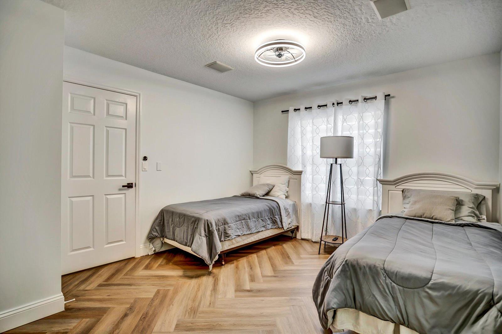 See details 112 4 / 2 2023 sq. ft. $ 2026-06-08 0 Photo