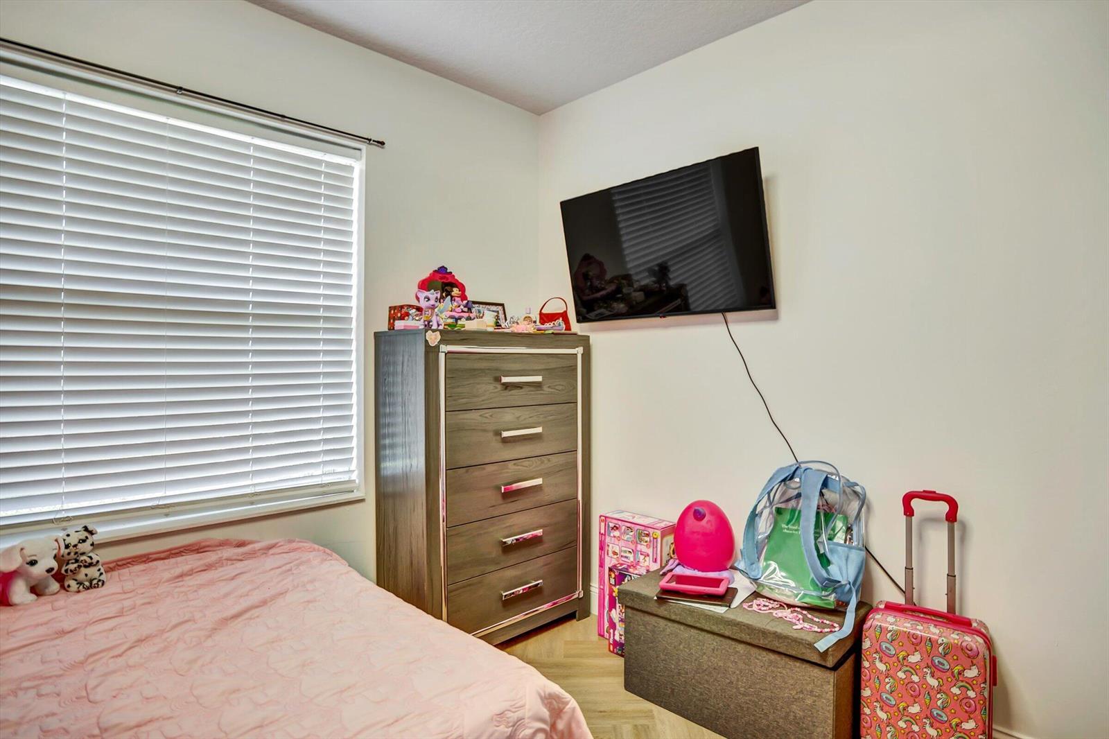 See details 112 4 / 2 2023 sq. ft. $ 2026-06-08 0 Photo