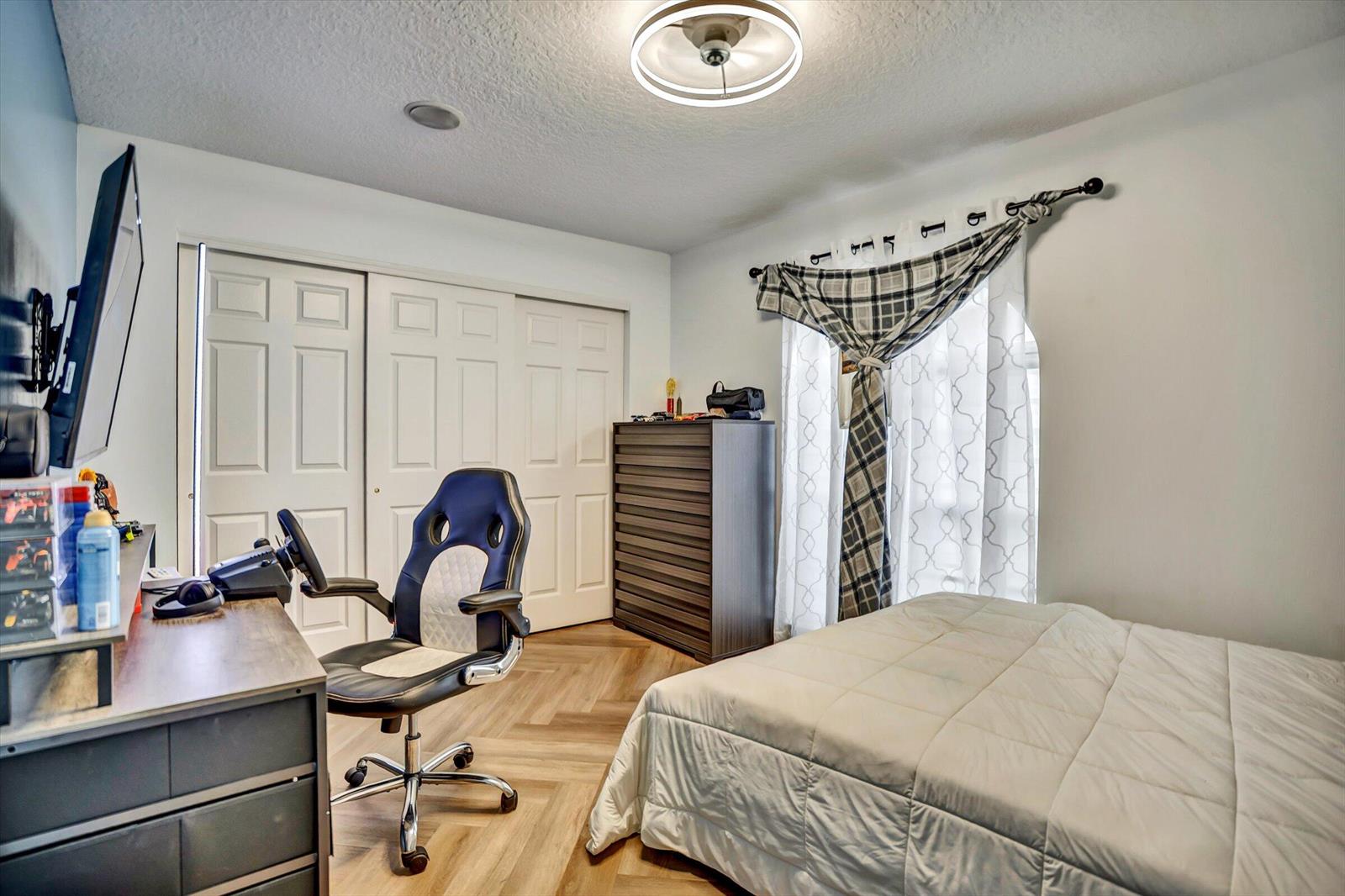 See details 112 4 / 2 2023 sq. ft. $ 2026-06-08 0 Photo