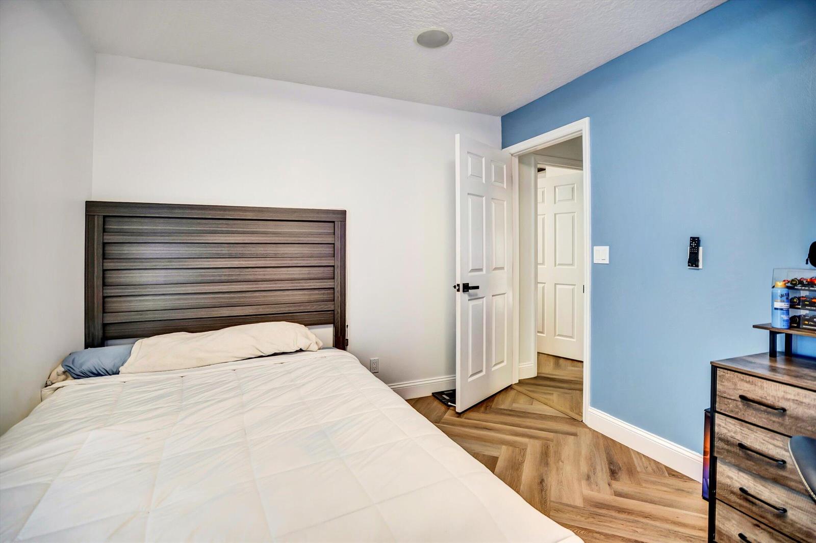 See details 112 4 / 2 2023 sq. ft. $ 2026-06-08 0 Photo