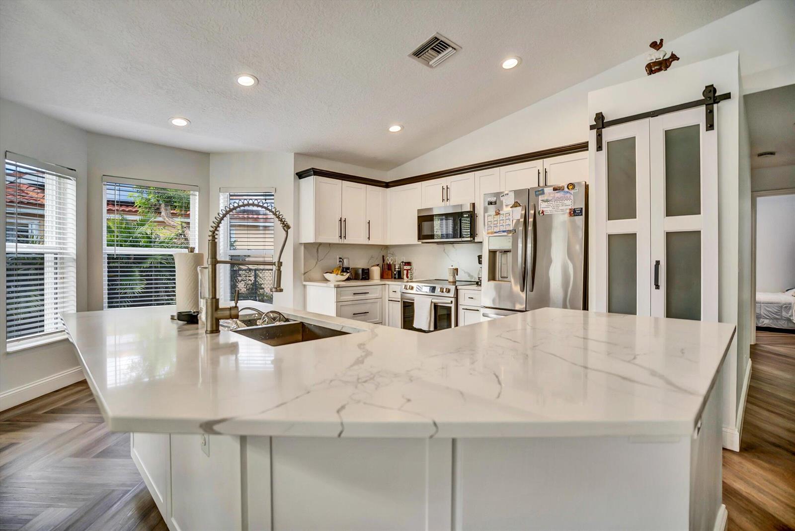 See details 112 4 / 2 2023 sq. ft. $ 2026-06-08 0 Photo