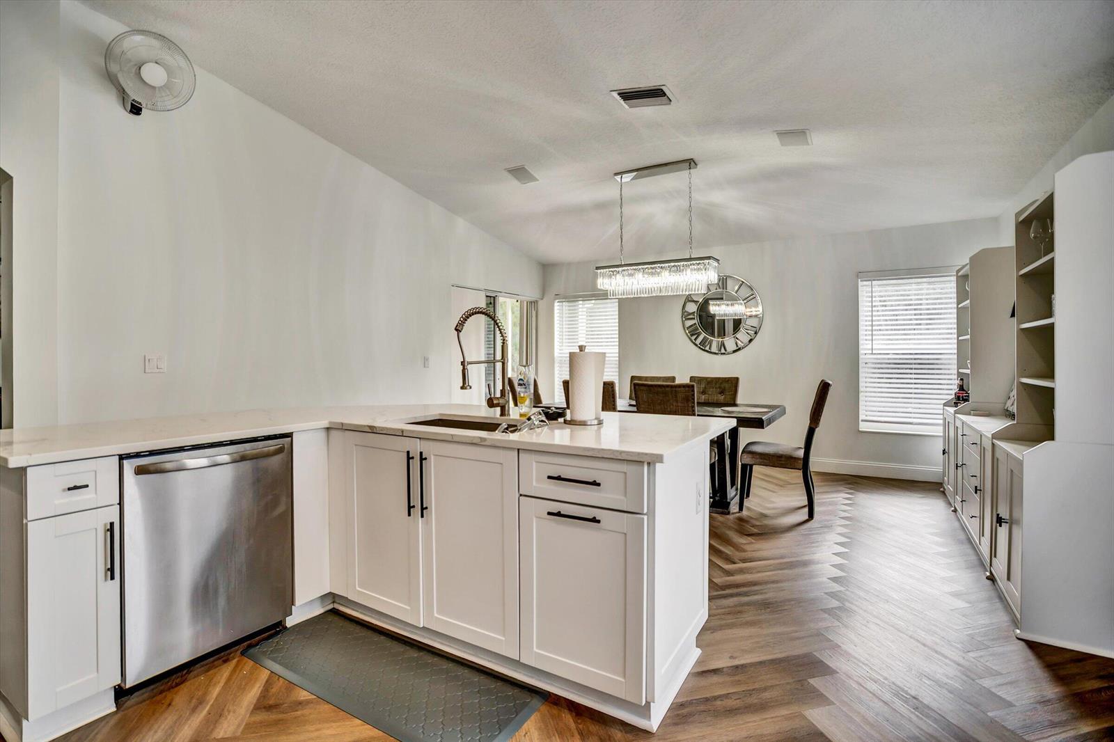 See details 112 4 / 2 2023 sq. ft. $ 2026-06-08 0 Photo