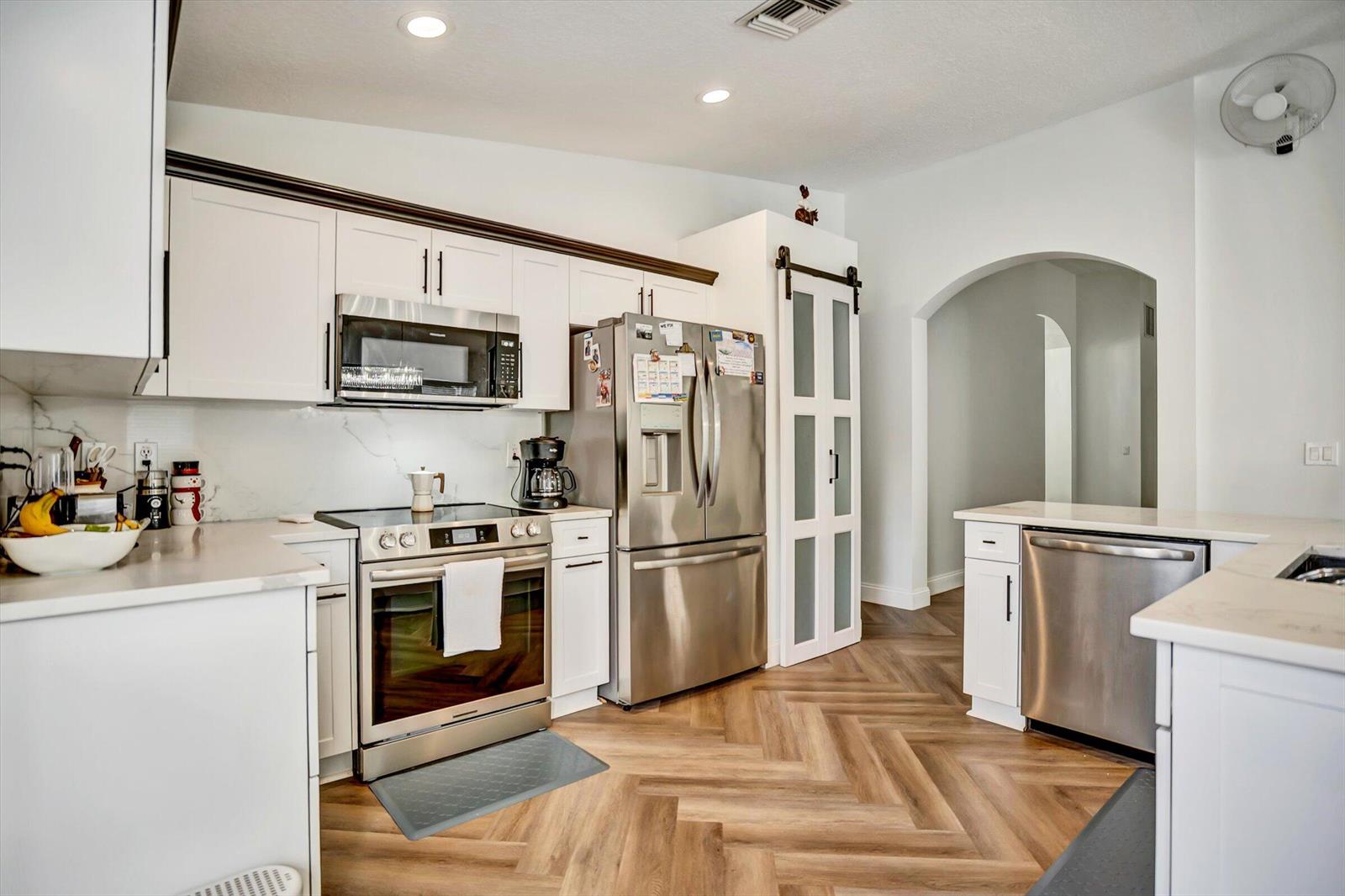 See details 112 4 / 2 2023 sq. ft. $ 2026-06-08 0 Photo