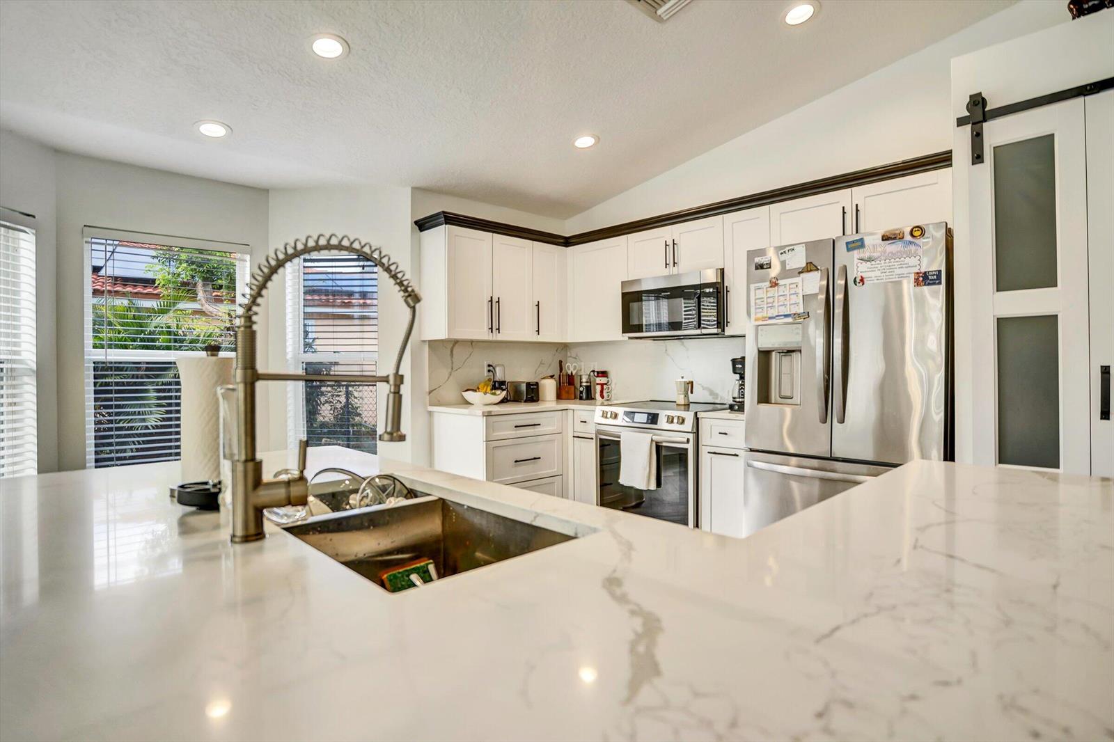 See details 112 4 / 2 2023 sq. ft. $ 2026-06-08 0 Photo