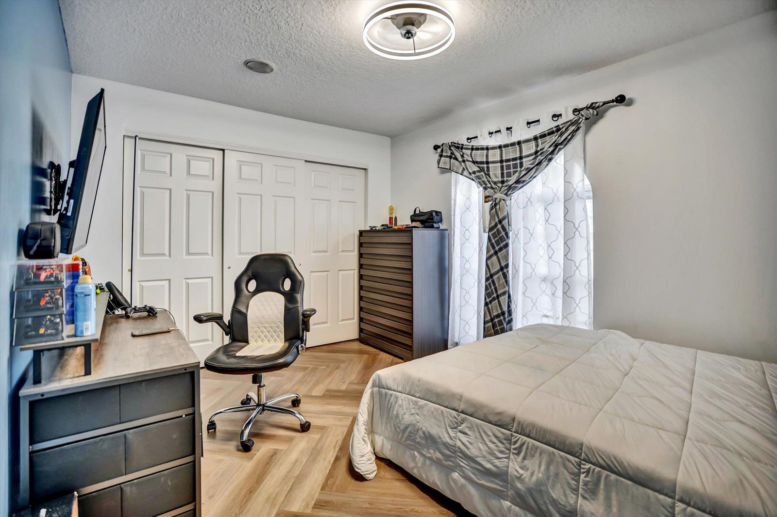 See details 112 4 / 2 2023 sq. ft. $ 2026-06-08 0 Photo