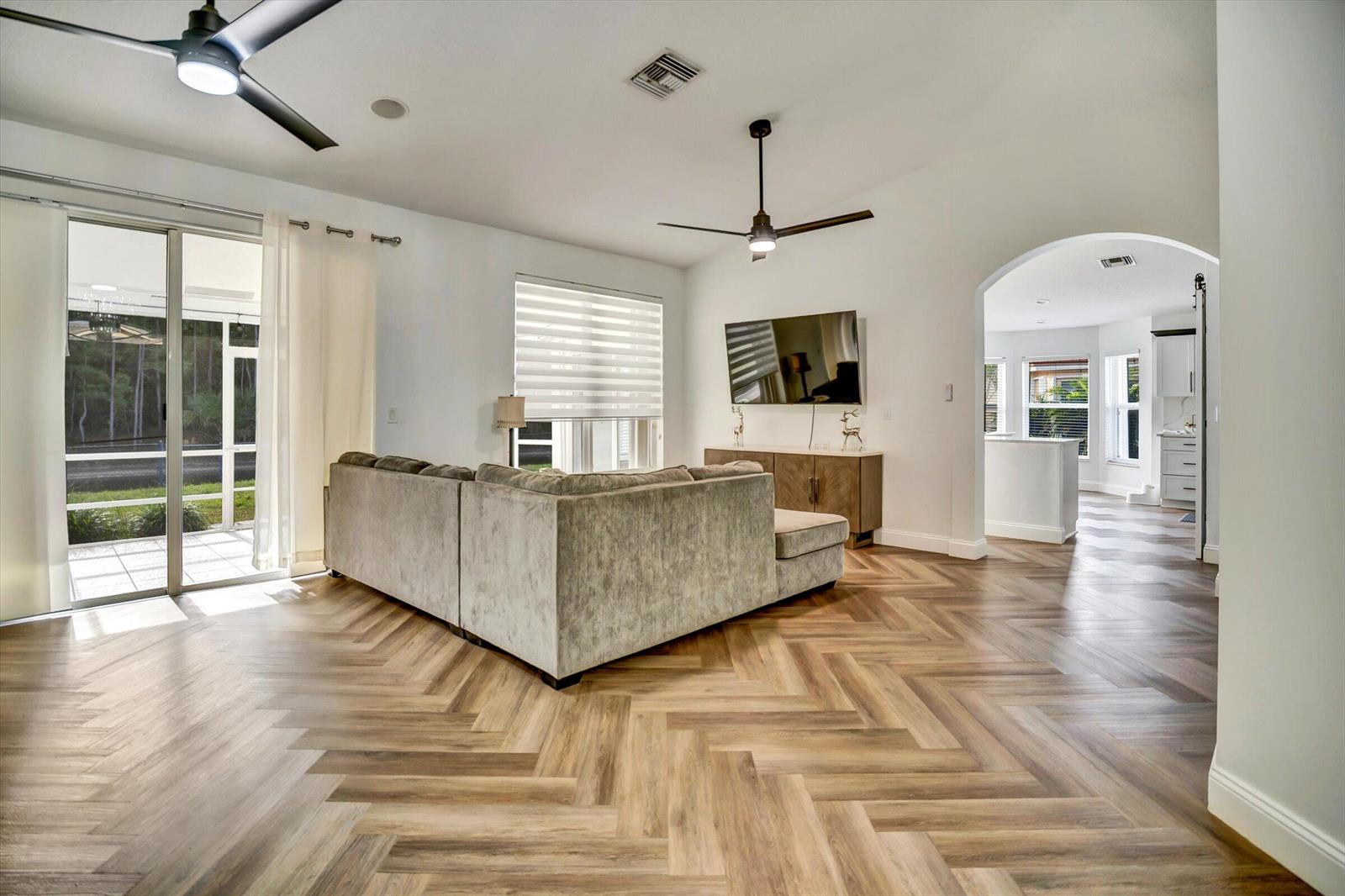 See details 112 4 / 2 2023 sq. ft. $ 2026-06-08 0 Photo