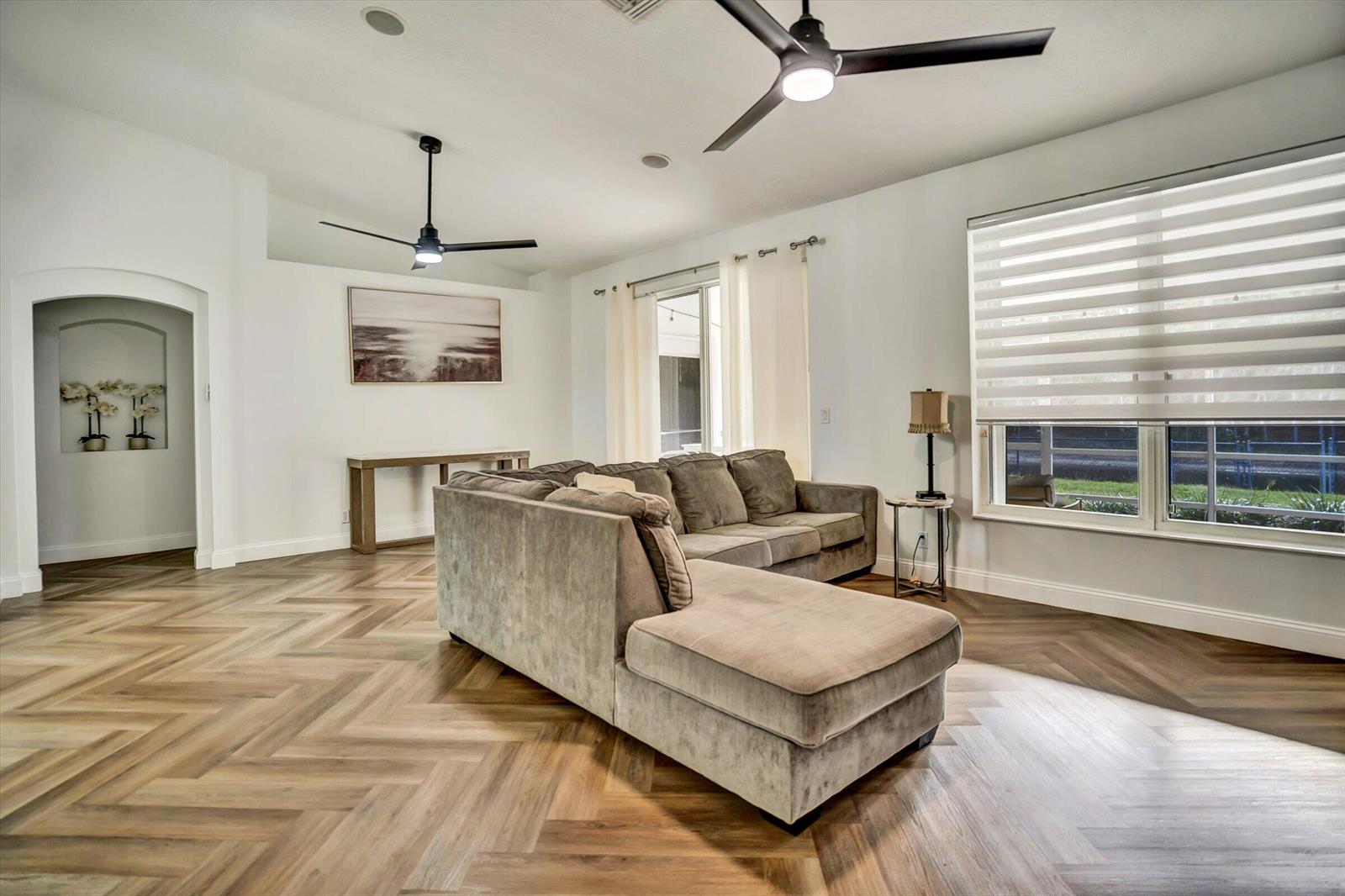 See details 112 4 / 2 2023 sq. ft. $ 2026-06-08 0 Photo