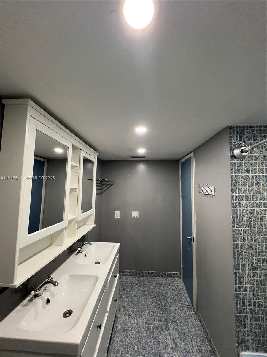 100-3 1 / 1 909 кв.футов $ 2026-01-19 0 Фото