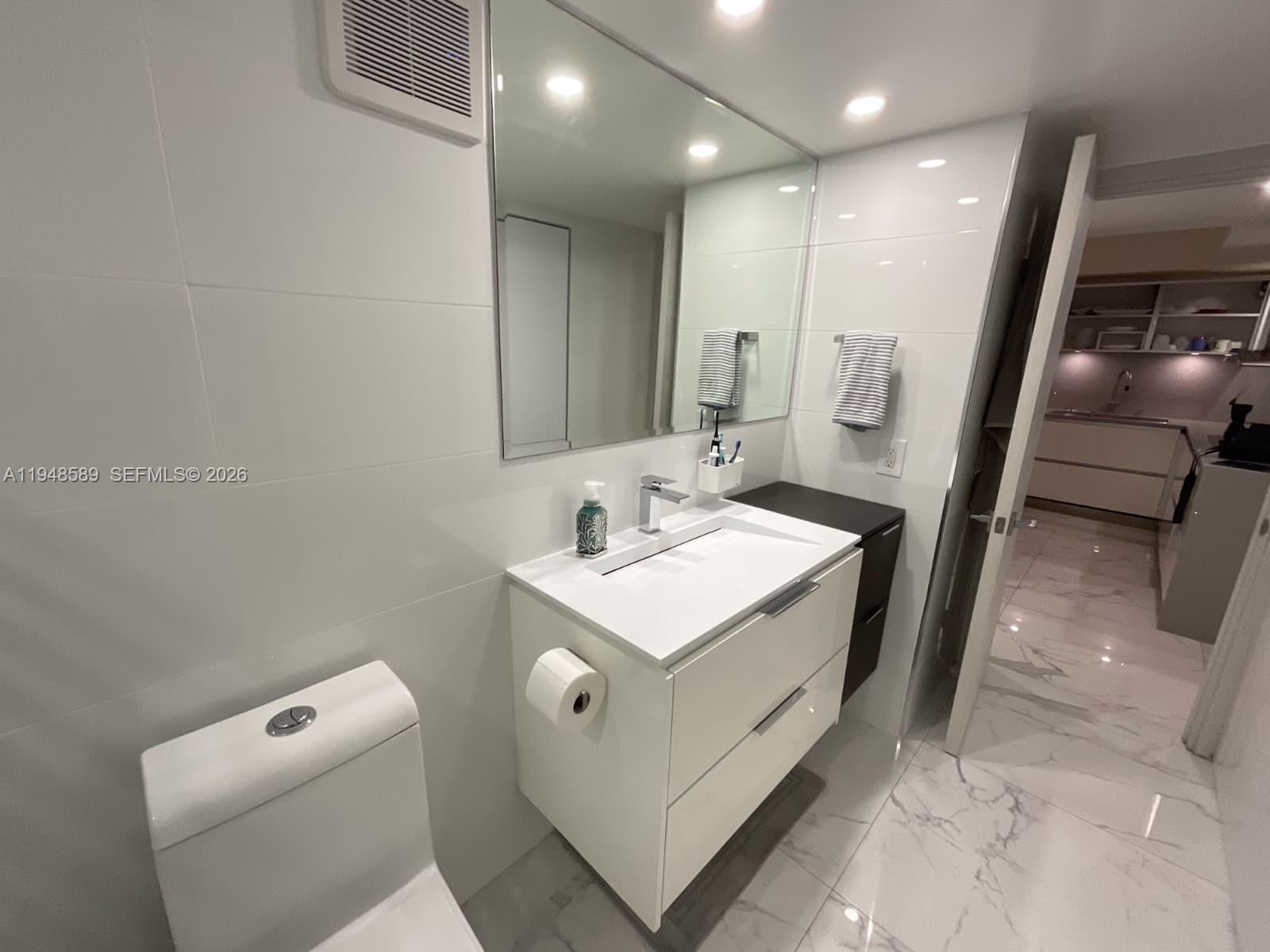 501W 1 / 1 801 sq. ft. $ 2026-06-10 0 foto
