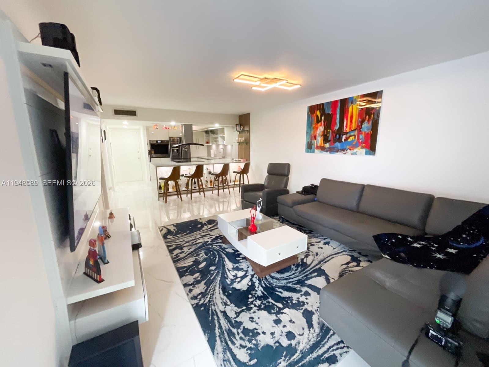 501W 1 / 1 801 sq. ft. $ 2026-06-10 0 foto