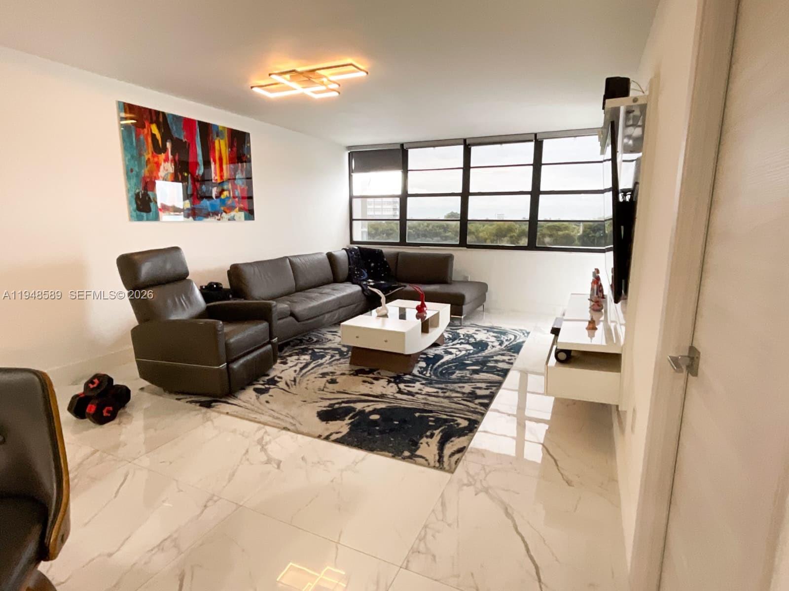 501W 1 / 1 801 sq. ft. $ 2026-06-10 0 foto