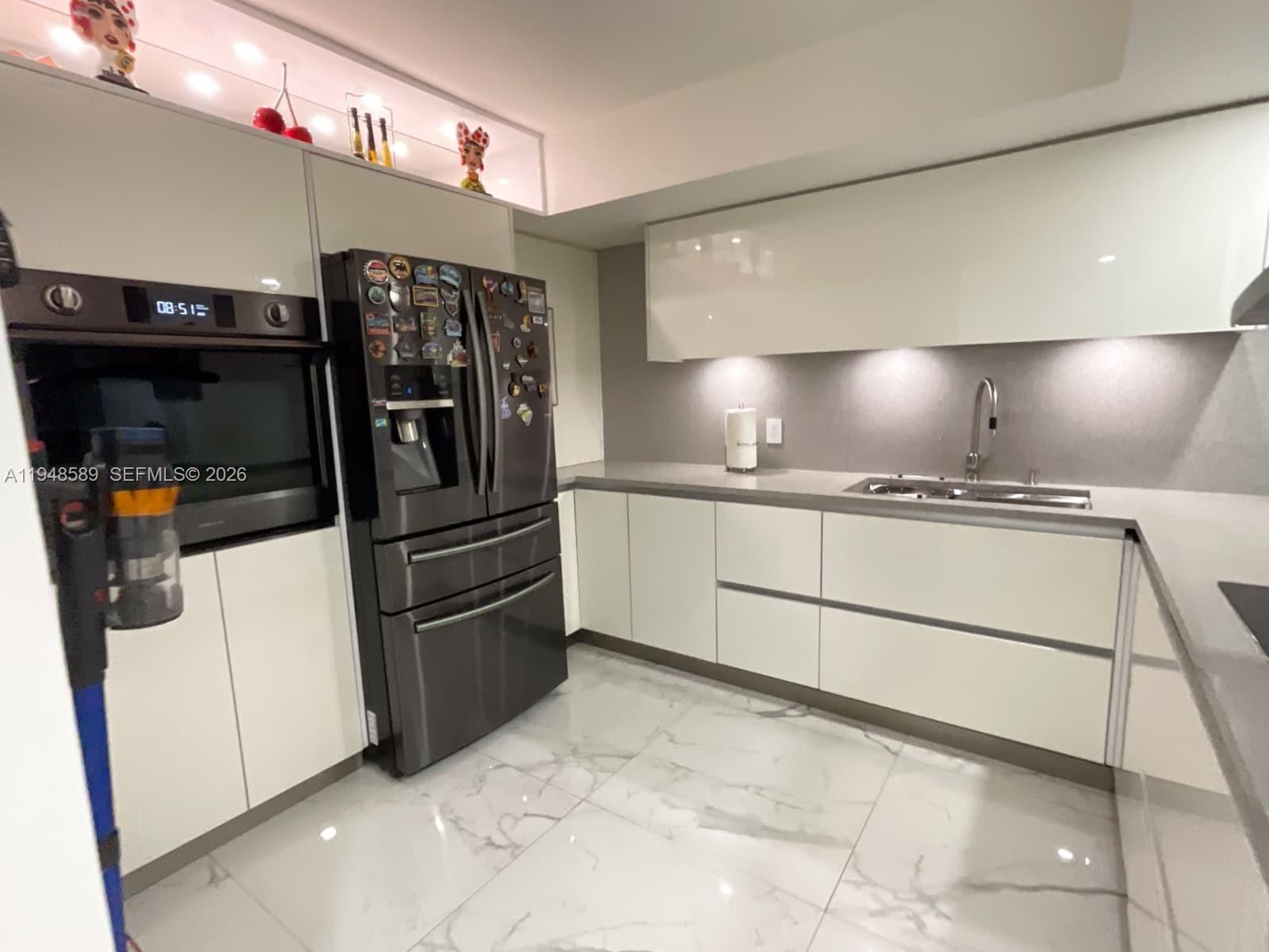 501W 1 / 1 801 sq. ft. $ 2026-06-10 0 foto