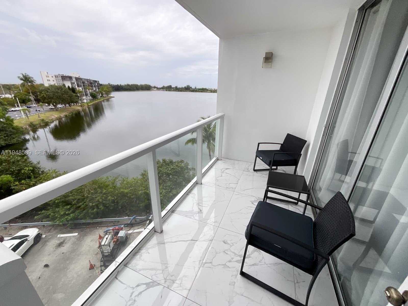 501W 1 / 1 801 sq. ft. $ 2026-06-10 0 foto