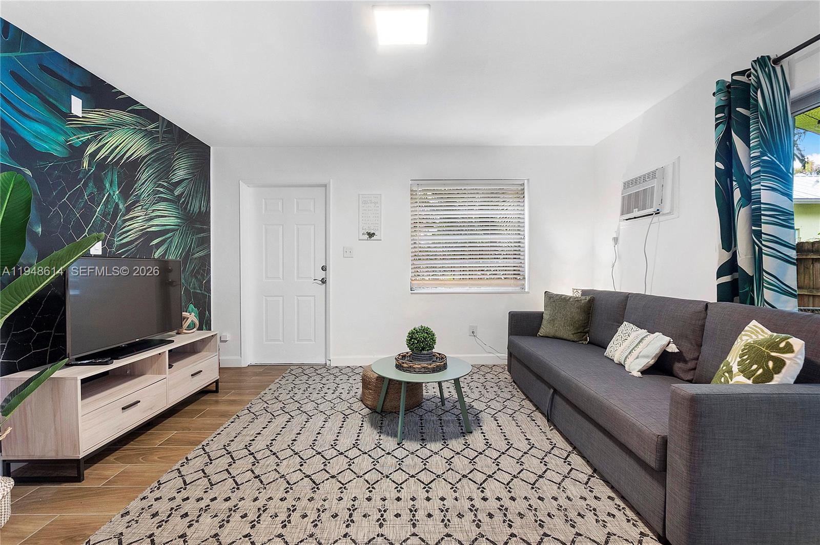 1-5  /   sq. ft. $ 2026-01-19 0 Photo