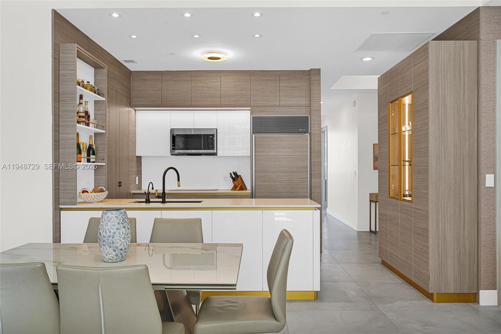 See details 3402 3 / 4 1979 sq. ft. $ 2026-01-20 0 Photo