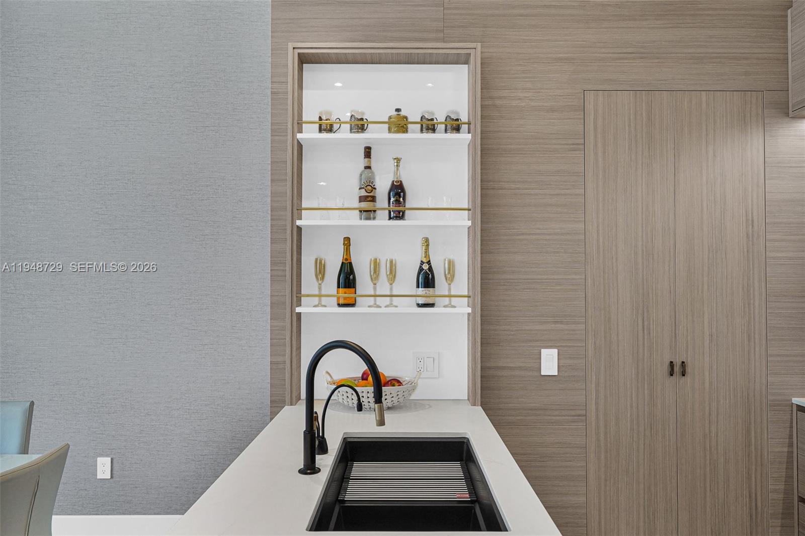 See details 3402 3 / 4 1979 sq. ft. $ 2026-01-20 0 Photo