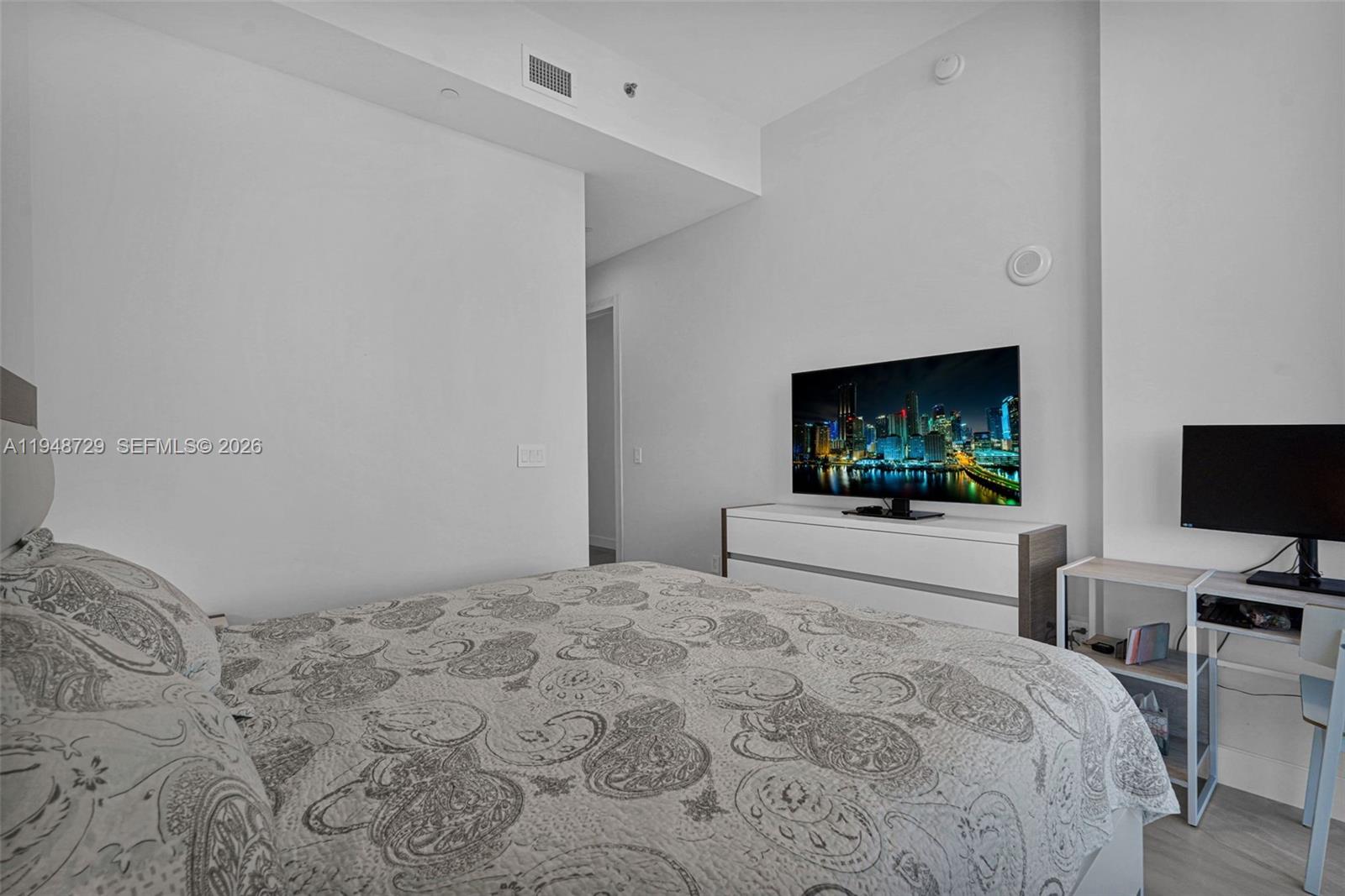 See details 3402 3 / 4 1979 sq. ft. $ 2026-01-20 0 Photo