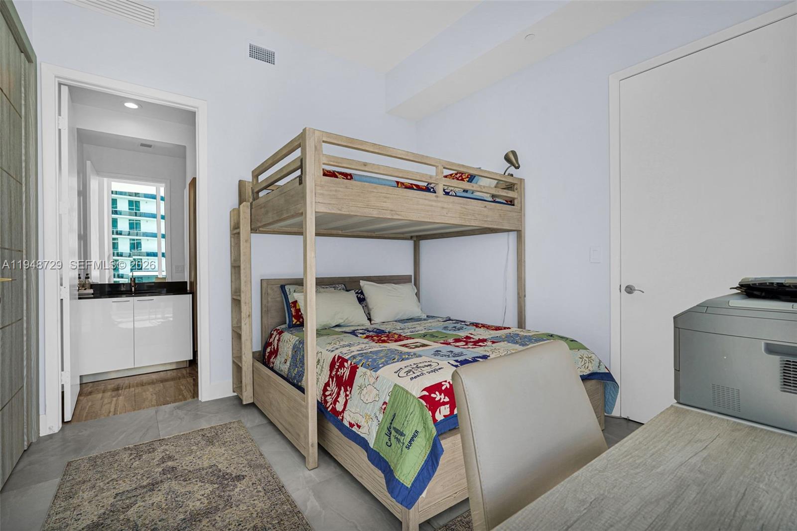 See details 3402 3 / 4 1979 sq. ft. $ 2026-01-20 0 Photo