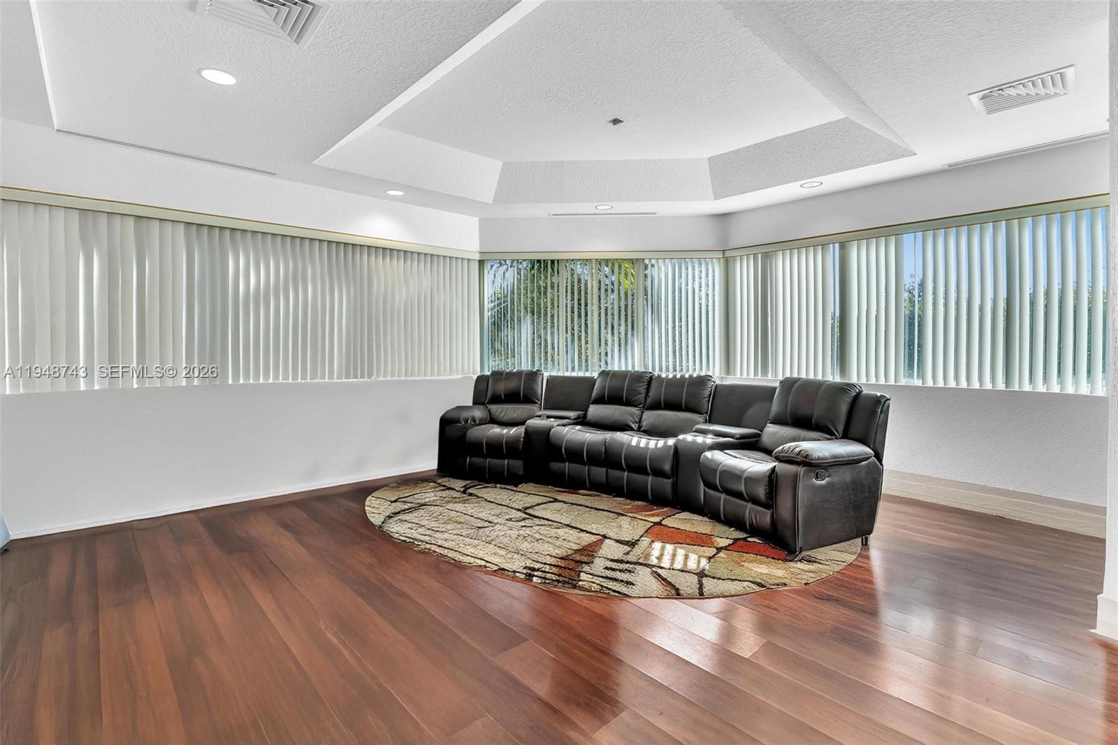   /   sq. ft. $ 2026-01-20 0 foto