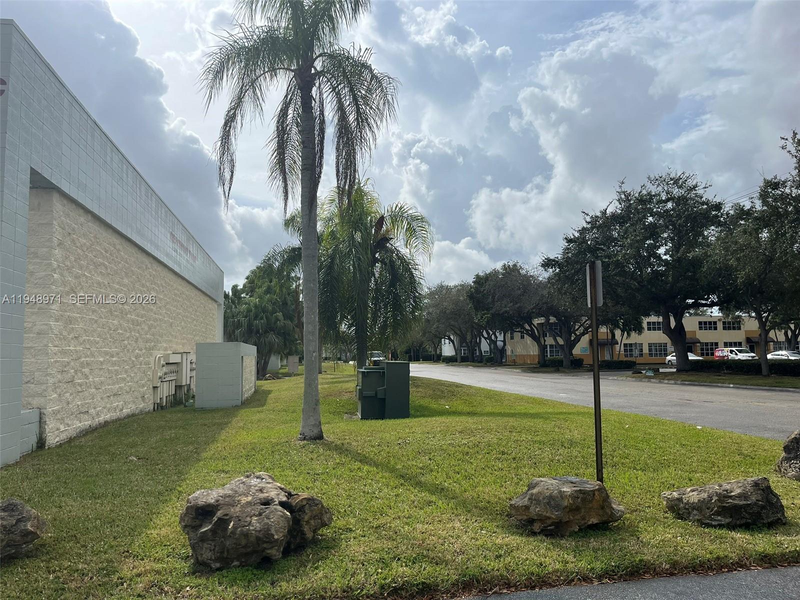 See details 12933 / sq. ft. $ 2026-01-20 0 Photo