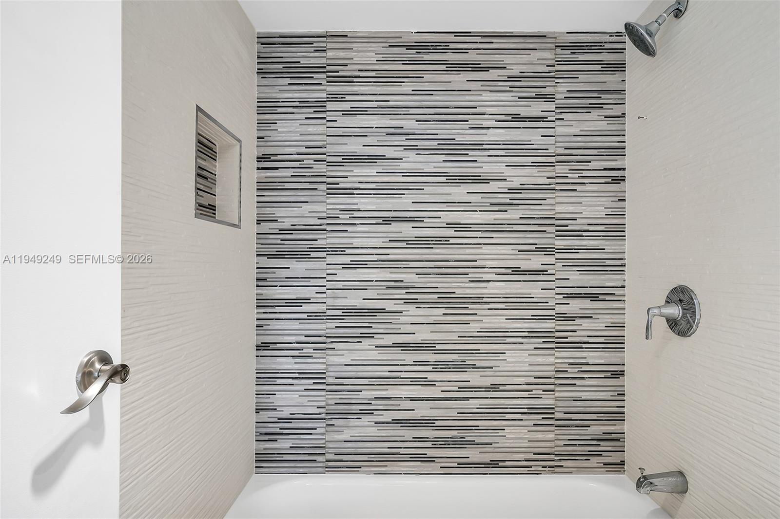 Ver detalles 408 2 / 2 1357 sq. ft. $ 2026-01-20 0 foto