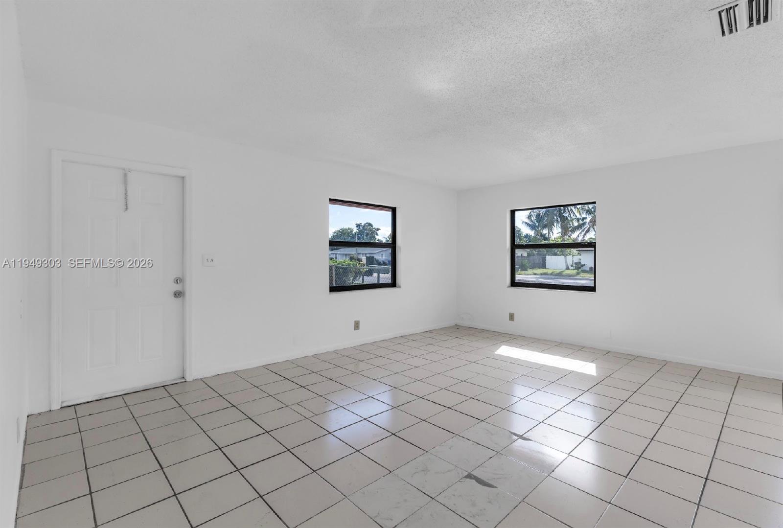   /  2025 sq. ft. $ 2026-01-30 0 Photo