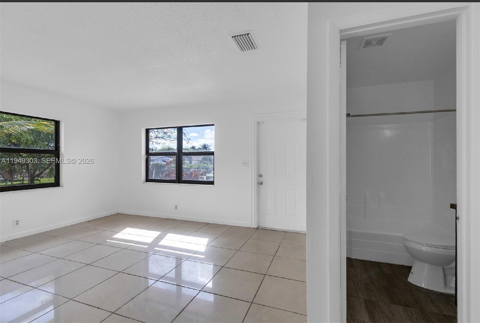   /  2025 sq. ft. $ 2026-01-30 0 Photo