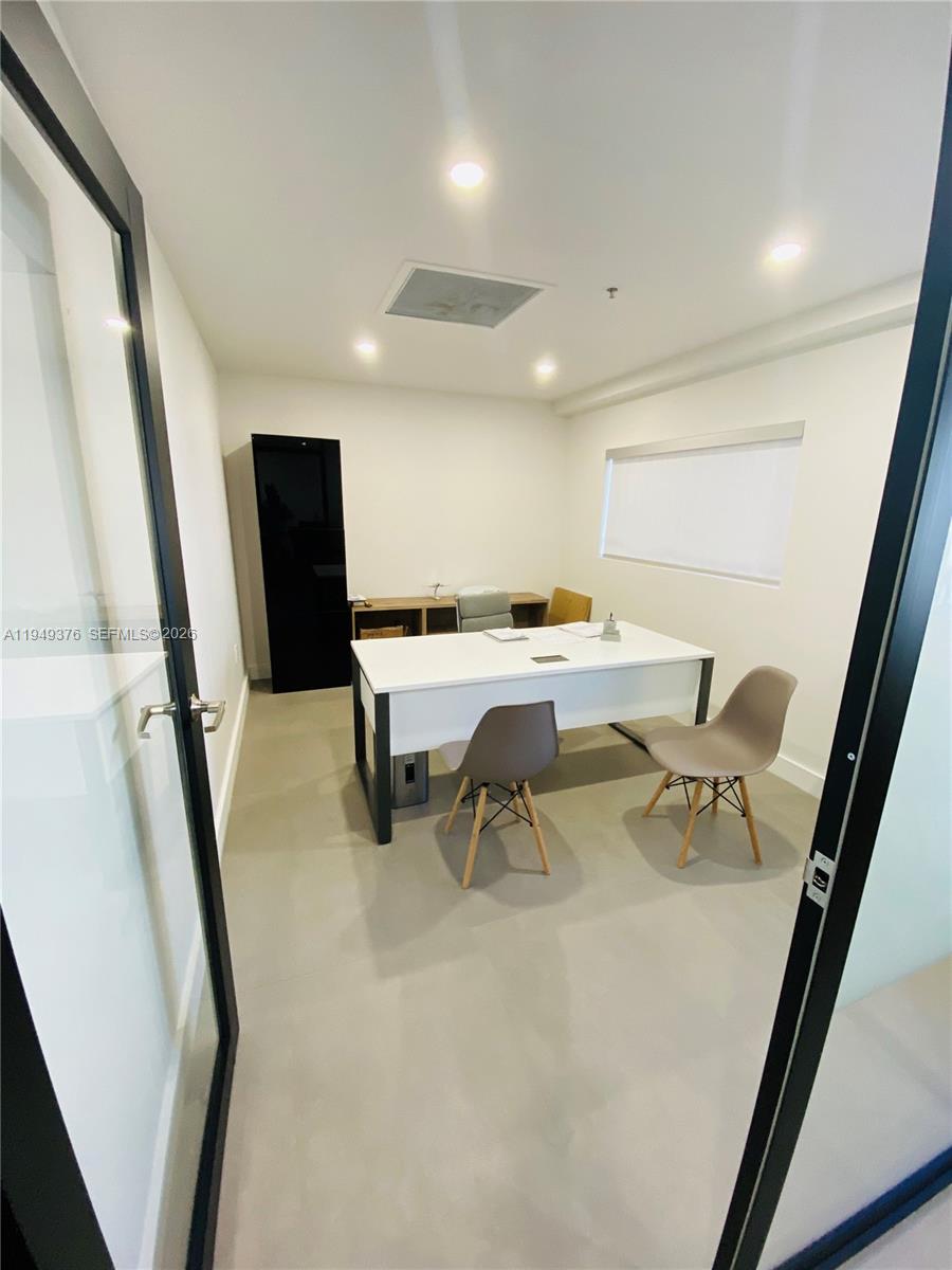 See details 210 / sq. ft. $ 2026-01-20 0 Photo