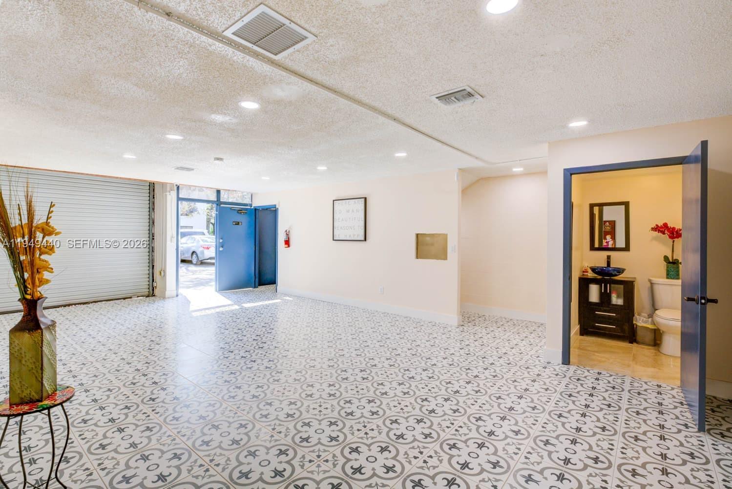 9  /   sq. ft. $ 2026-01-20 0 Photo