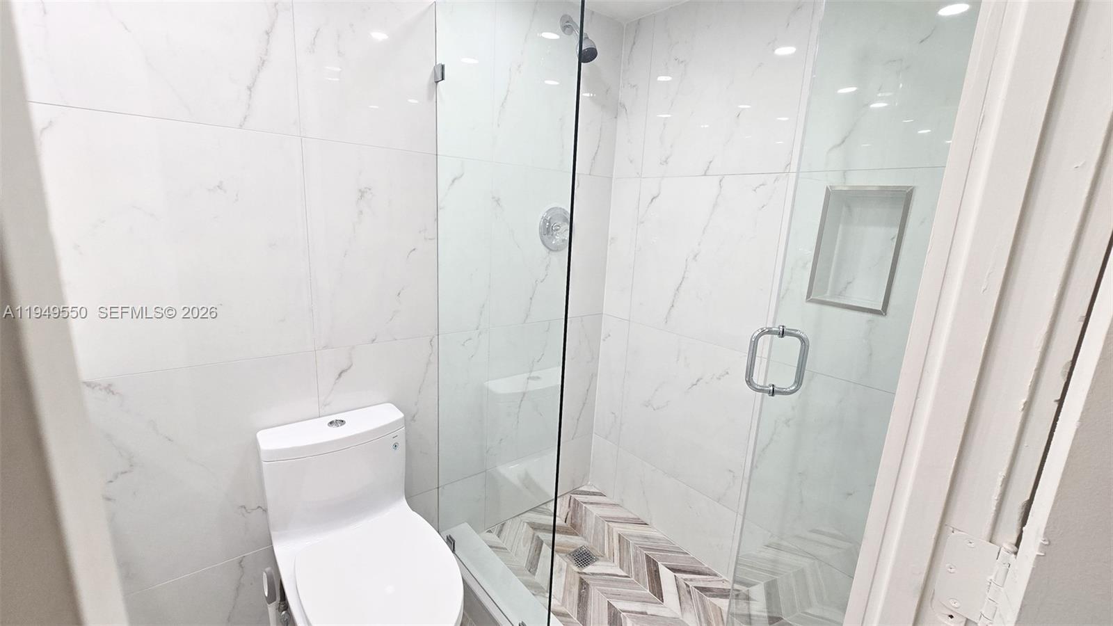 203 2 / 2 1287 sq. ft. $ 2026-01-21 0 Photo