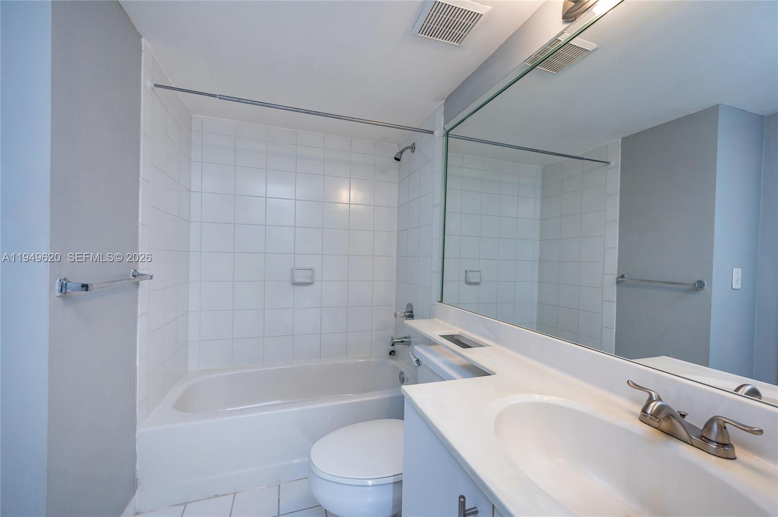 Photo of 3300 191st St  #1915, Aventura, Florida, 33180 - Guest Full Bath