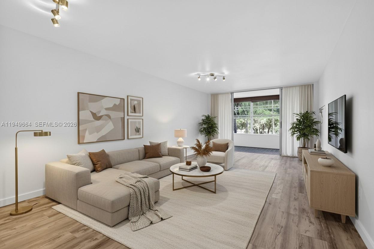 Ver detalles C212 1 / 2 898 sq. ft. $ 2026-02-26 0 foto