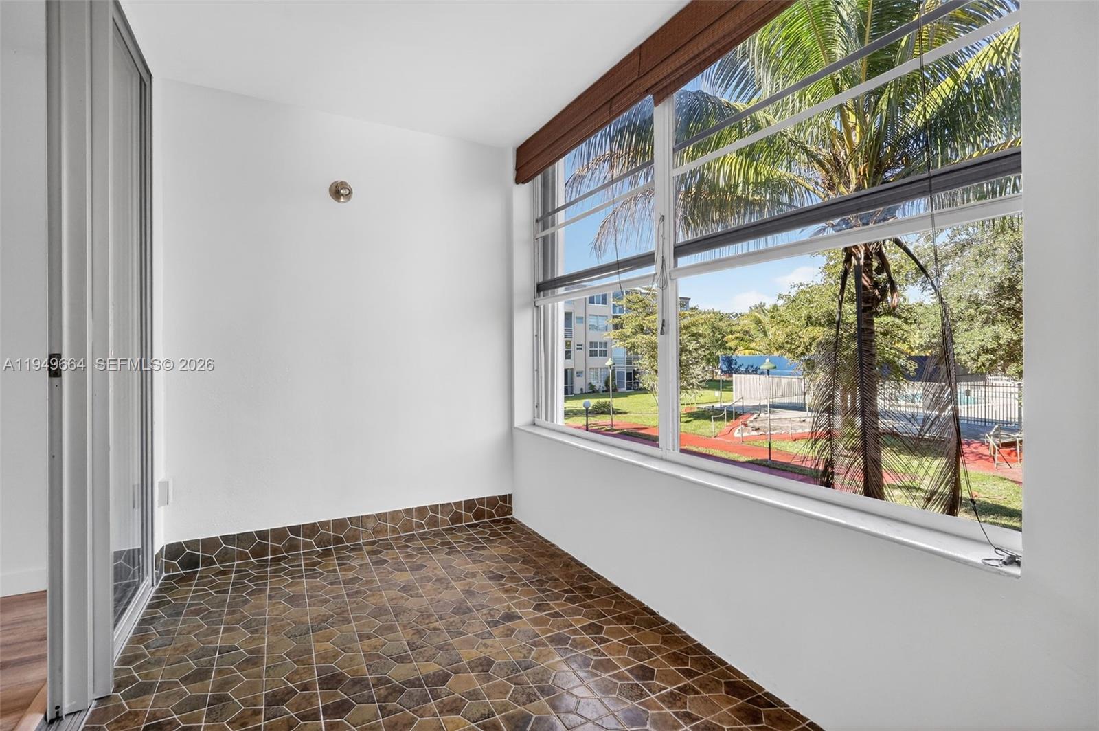 Ver detalles C212 1 / 2 898 sq. ft. $ 2026-02-26 0 foto