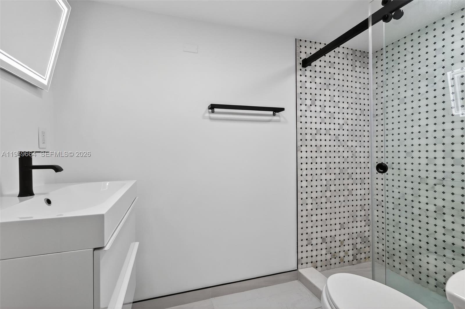 Ver detalles C212 1 / 2 898 sq. ft. $ 2026-02-26 0 foto