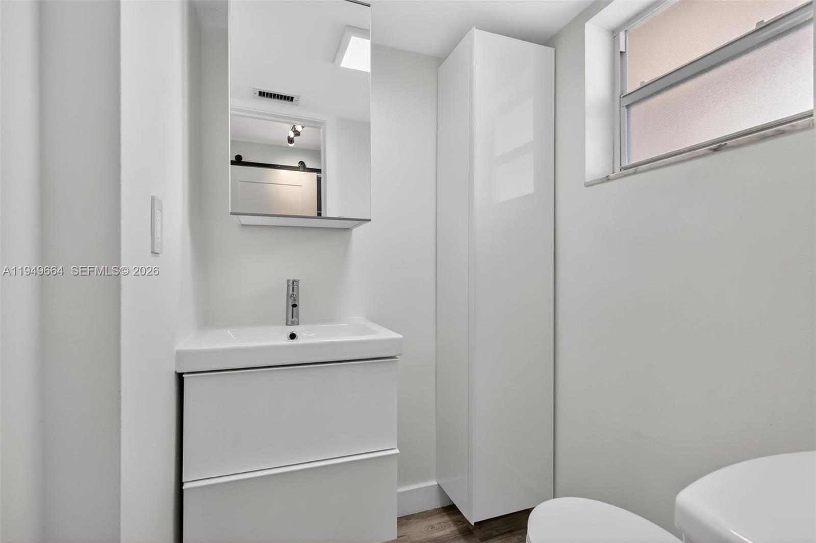 Ver detalles C212 1 / 2 898 sq. ft. $ 2026-02-26 0 foto