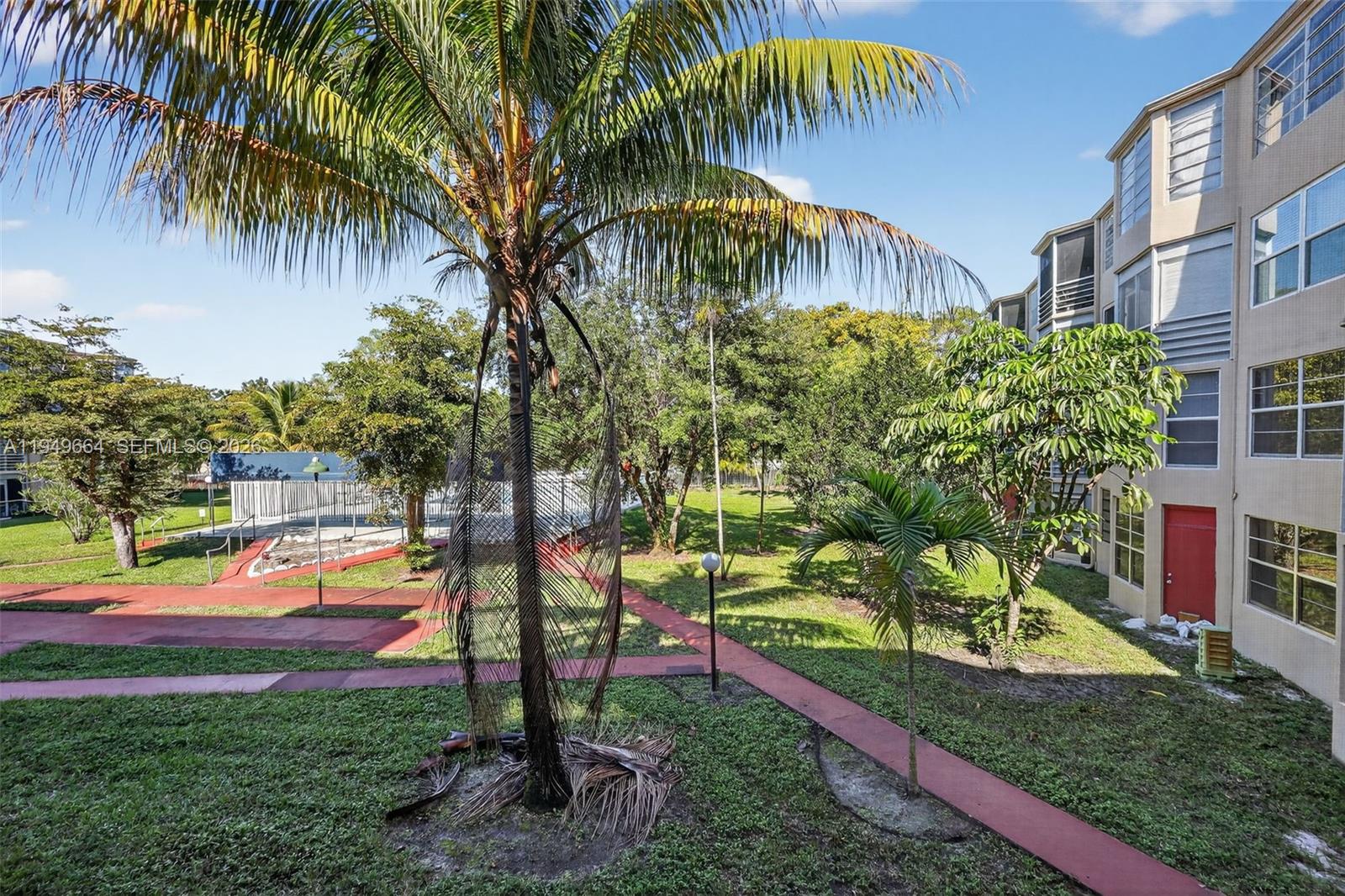 Ver detalles C212 1 / 2 898 sq. ft. $ 2026-02-26 0 foto